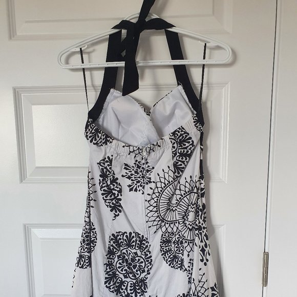 Majora - black and white halter style dress (Small) - Picture 3 of 5